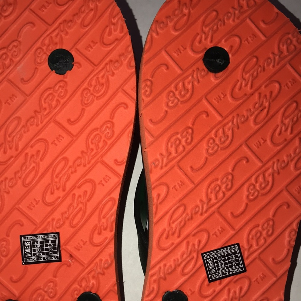 Ed Hardy Butterflies & Skulls Flip Flops Sandals Size 5 NEW - Picture 11 of 14